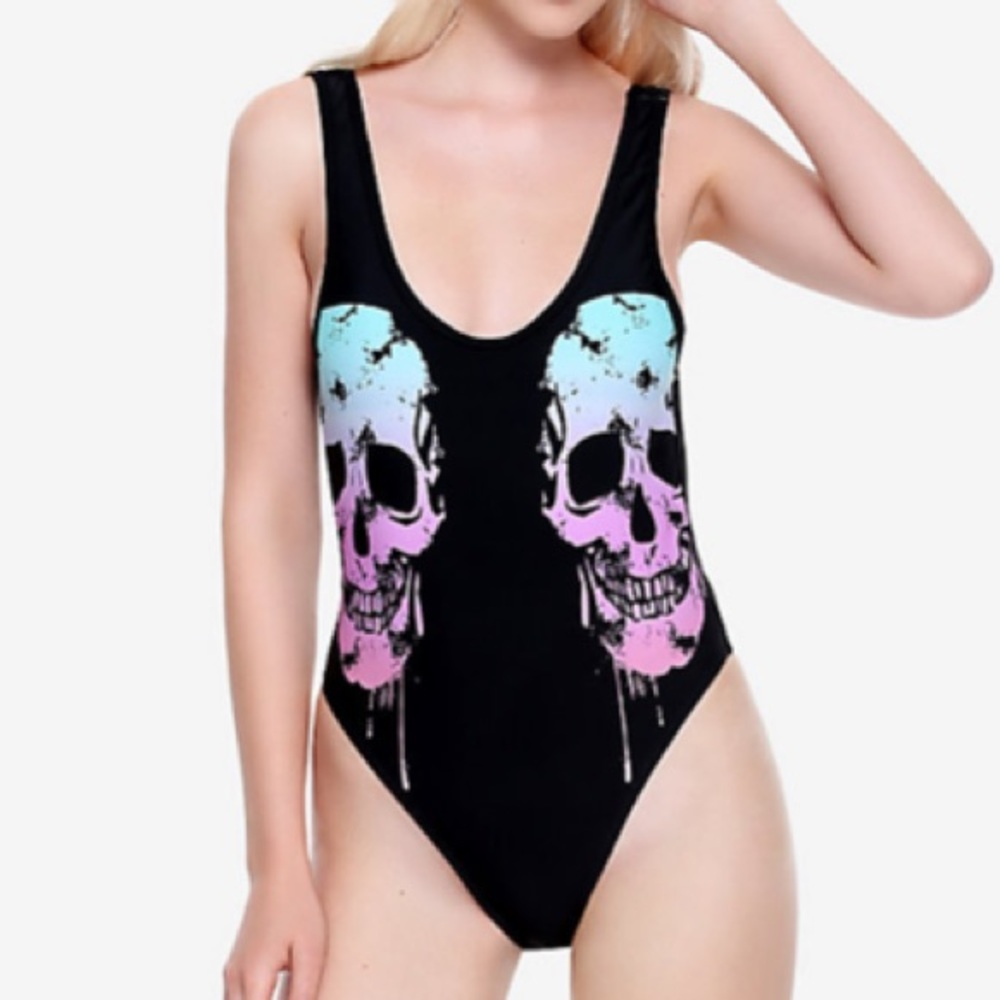Ombre Dripping‎ Skulls Swimsuit Hot Topic Witchy Spooky